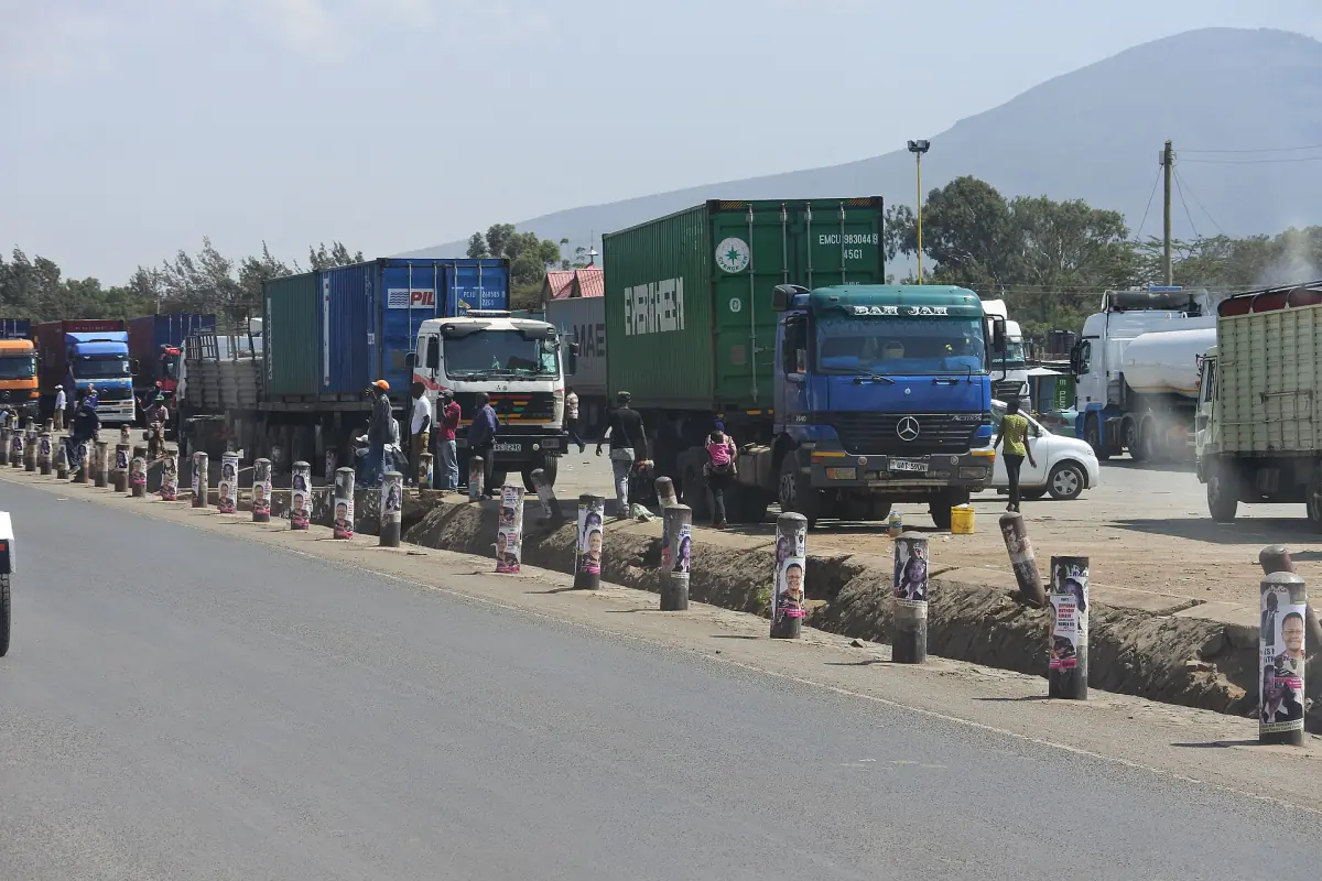 Trucks on the old Naivasha road at Mai Mahiu below the escarpment